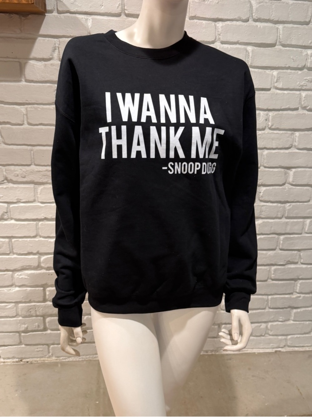 I wanna thank me Snoop Dogg sweatshirt black, and white crewneck loungewear - Picture 2 of 6